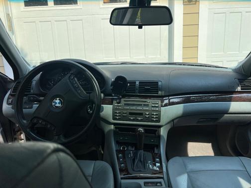 Silver 2004 BMW 325 i
