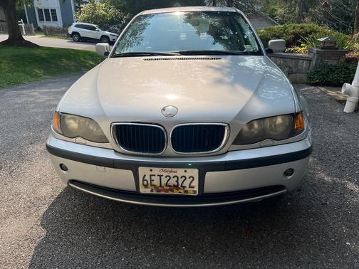 Silver 2004 BMW 325 i