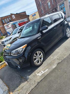 Black 2015 Kia Soul +