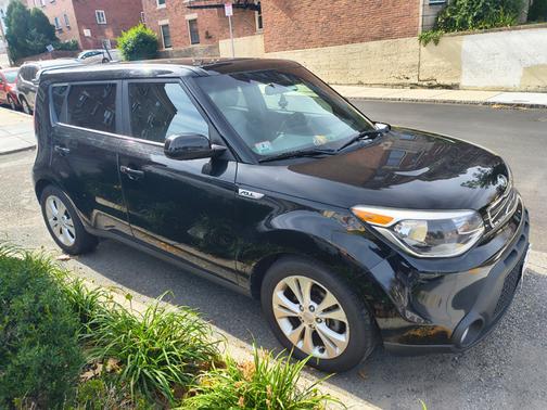Black 2015 Kia Soul +