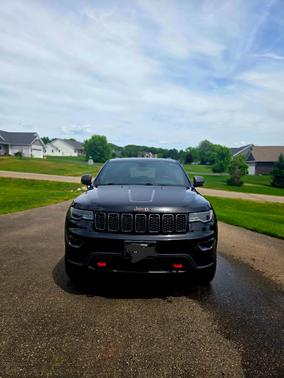 Black 2019 Jeep Grand Cherokee Trailhawk