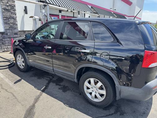 Black 2011 Kia Sorento LX