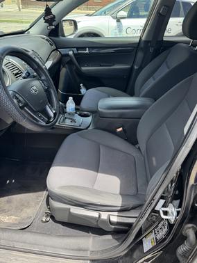 Black 2011 Kia Sorento LX