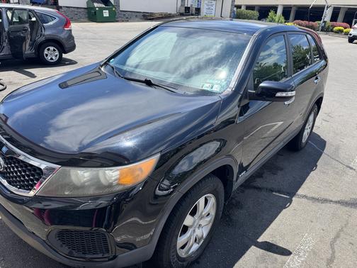 Black 2011 Kia Sorento LX