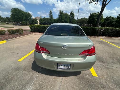 2005 Toyota Avalon XLS