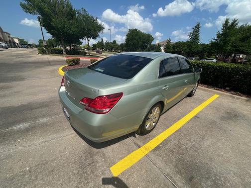2005 Toyota Avalon XLS