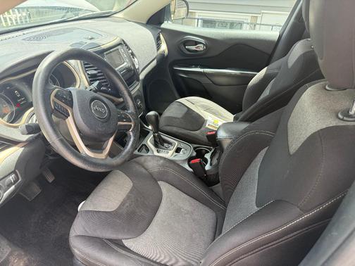 Gray 2014 Jeep Cherokee Sport