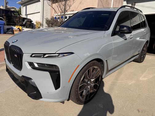 Gray 2024 BMW X7 M60i