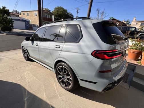 Gray 2024 BMW X7 M60i