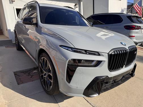 Gray 2024 BMW X7 M60i