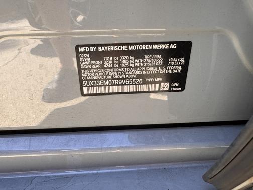 Gray 2024 BMW X7 M60i