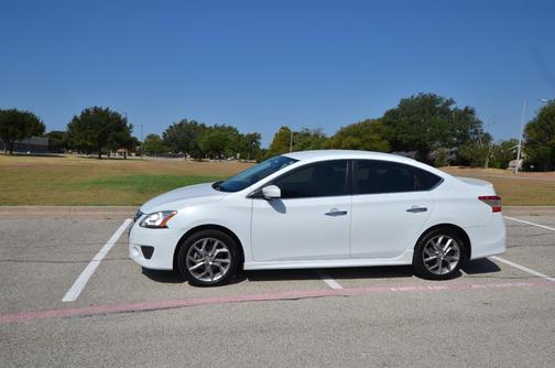 White 2014 Nissan Sentra SR