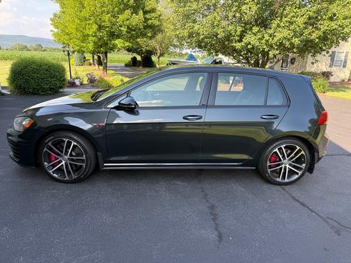 2017 Volkswagen Golf GTI Sport 4-Door