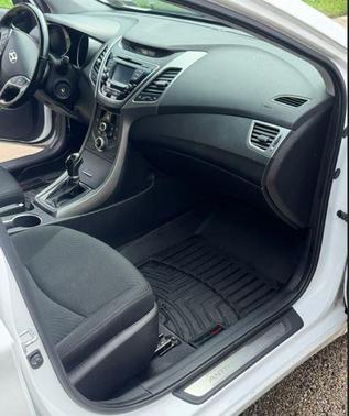 White 2015 Hyundai ELANTRA SE