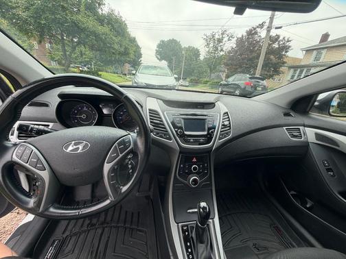 White 2015 Hyundai ELANTRA SE