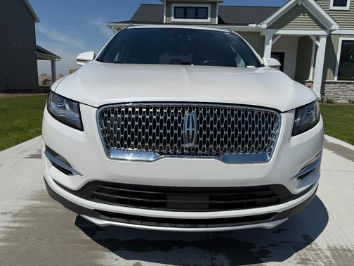 White 2019 Lincoln MKC Select