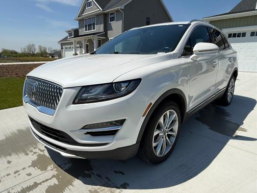 White 2019 Lincoln MKC Select