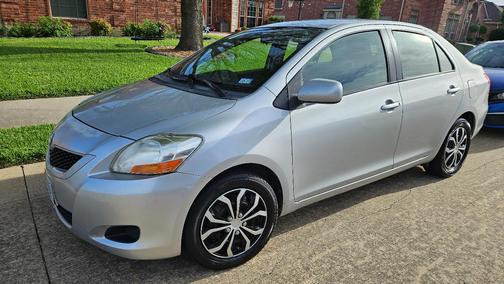 Silver 2009 Toyota Yaris Base