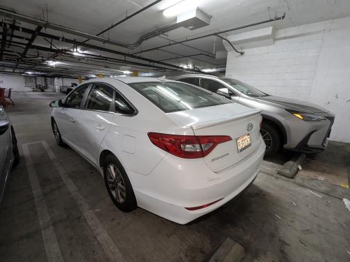 White 2015 Hyundai SONATA SE