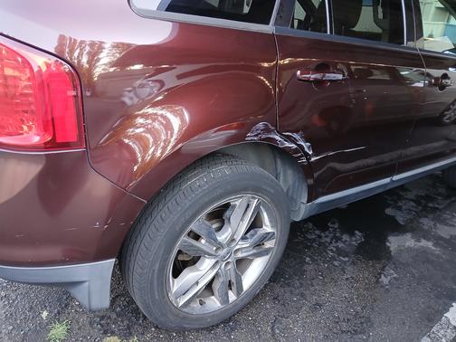Red 2012 Ford Edge SEL