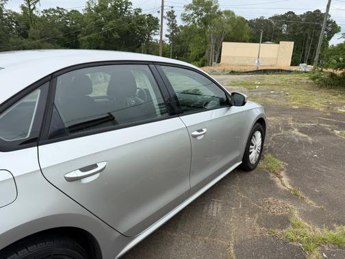2015 Volkswagen Passat 1.8T Auto S