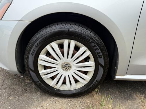 2015 Volkswagen Passat 1.8T Auto S