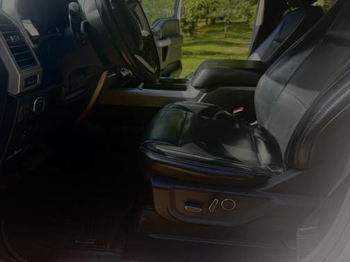 White 2019 Ford F-250 Lariat