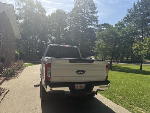 White 2019 Ford F-250 Lariat