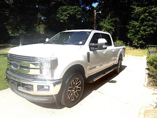 White 2019 Ford F-250 Lariat