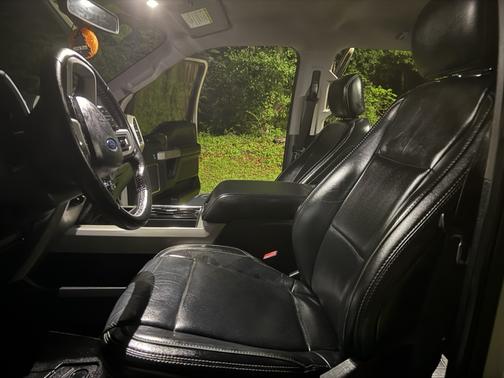 White 2019 Ford F-250 Lariat