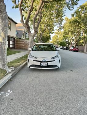 White 2019 Toyota Prius L