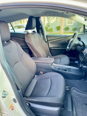 White 2019 Toyota Prius L