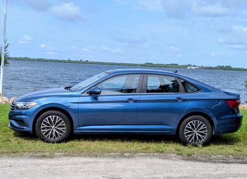 Blue 2020 Volkswagen Jetta 1.4T SE