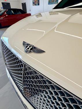 White 2021 Bentley Bentayga Hybrid AWD