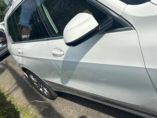 White 2021 BMW X7 xDrive40i