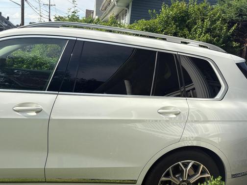 White 2021 BMW X7 xDrive40i
