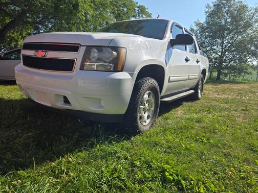 White 2010 Chevrolet Avalanche 1500 LS