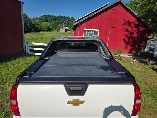 White 2010 Chevrolet Avalanche 1500 LS