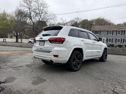 White 2015 Jeep Grand Cherokee Altitude