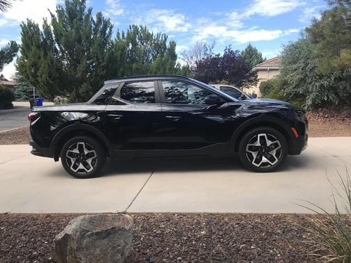 Black 2024 Hyundai SANTA CRUZ Limited