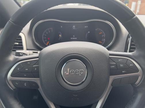 Photo 3 of 15 of 2020 Jeep Grand Cherokee Laredo