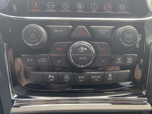 Photo 5 of 15 of 2020 Jeep Grand Cherokee Laredo