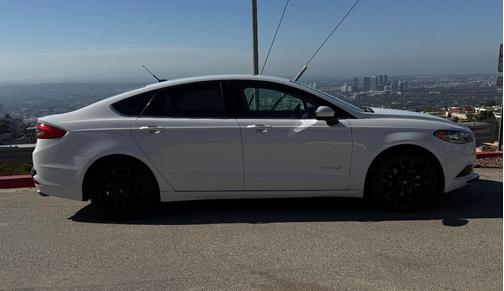 White 2017 Ford Fusion Hybrid SE