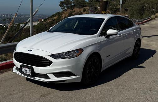 White 2017 Ford Fusion Hybrid SE