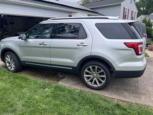 Gray 2016 Ford Explorer Limited