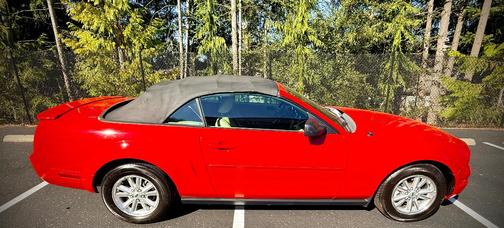 Red 2007 Ford Mustang Deluxe