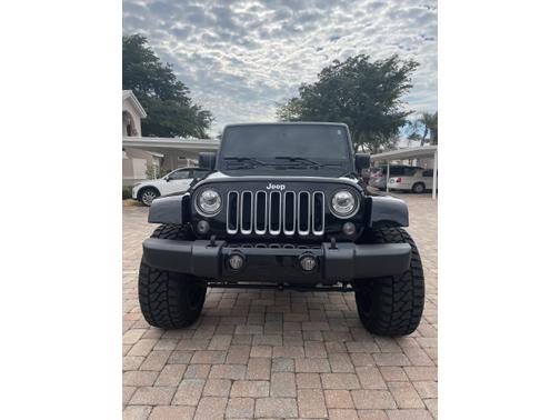 Photo 5 of 14 of 2017 Jeep Wrangler Sahara