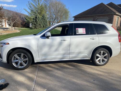 2022 Volvo XC90 T5 Momentum