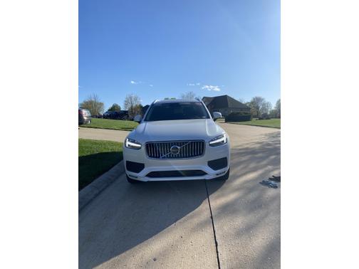2022 Volvo XC90 T5 Momentum