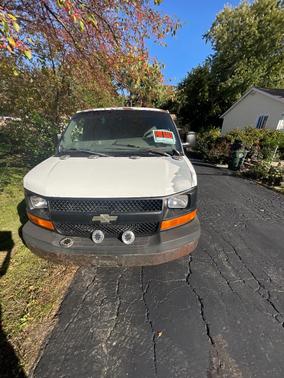 White 2003 Chevrolet Express 2500 Cargo